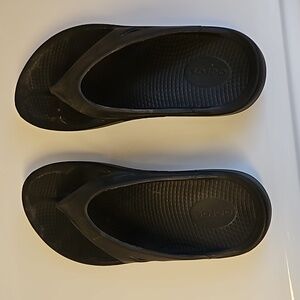 OOFOS black size 11 Ladies, size 9 Mens, EUR 42